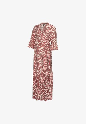 Maxi-jurk in rood en crème met een golvend zebrapatroon, met een V-hals, korte uitlopende mouwen en een strikceintuur voor een getailleerde silhouette.