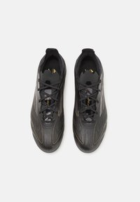 adidas Performance F50 - Voetbalschoenen voor harde ondergrond - core black/iron metallic/gold metallic