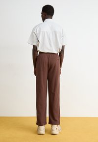 Puma RELAXED TRACK PANTS - Trainingsbroek - espresso brown