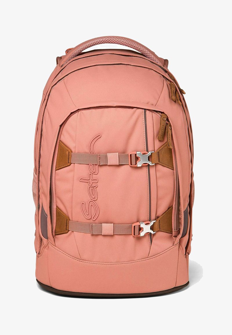 Zaino in tessuto rosa con accenti marroni, spallacci regolabili e hardware argentato. Dotato di un compartimento principale con zip e tasche laterali.