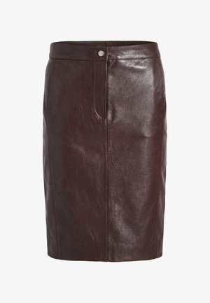 Fustă creion maro închis din piele ecologică, cu talie și închidere frontală cu nasturi, lungime până la genunchi, cu textură subtilă și cusături în panouri.