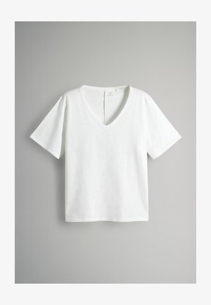 Weißes Kurzarm-V-Ausschnitt-T-Shirt aus weichem Baumwollstoff, mit lockerem Schnitt und einem schlichten Design ohne Muster oder Akzente.