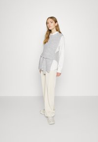 Lounge Nine BAYA WAISTCOAT - Camisola - light grey