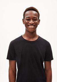 ARMEDANGELS JAAMES BRUSHED - T-shirt basic - black