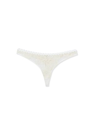 Tanga blanca de encaje con patrón floral, bordes en forma de ondas y una textura delicada. Diseño minimalista con un aspecto transparente.
