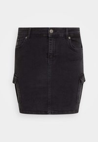 Jupe en denim noir à coupe ajustée, comportant deux poches latérales et une fermeture à boutons à l'avant. Tissu texturé avec une finition lisse.