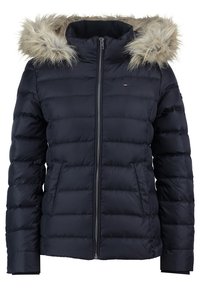 Veste matelassée bleu marine foncé avec capuche en fourrure, équipée d'une fermeture éclair sur le devant, de poches latérales et d'un design matelassé horizontal.