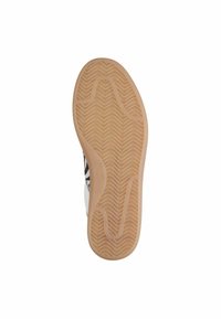 Suola della scarpa con una texture in gomma naturale, caratterizzata da un motivo ondulato per una migliore aderenza. Forma arrotondata con una leggera curvatura ai bordi.