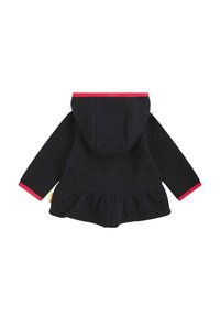 Felpa blu navy con un motivo testurizzato, rifiniture rosa sul cappuccio e sulle maniche, e un orlo svasato. Presenta un cappuccio per una copertura aggiuntiva.