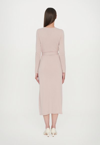 Diane von Furstenberg ASTRID WRAP DRESS - Svetríkové šaty - bare