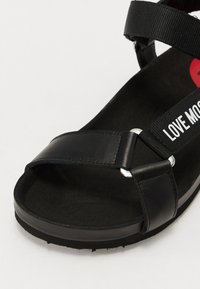 Love Moschino Kotníkové sandály  - black