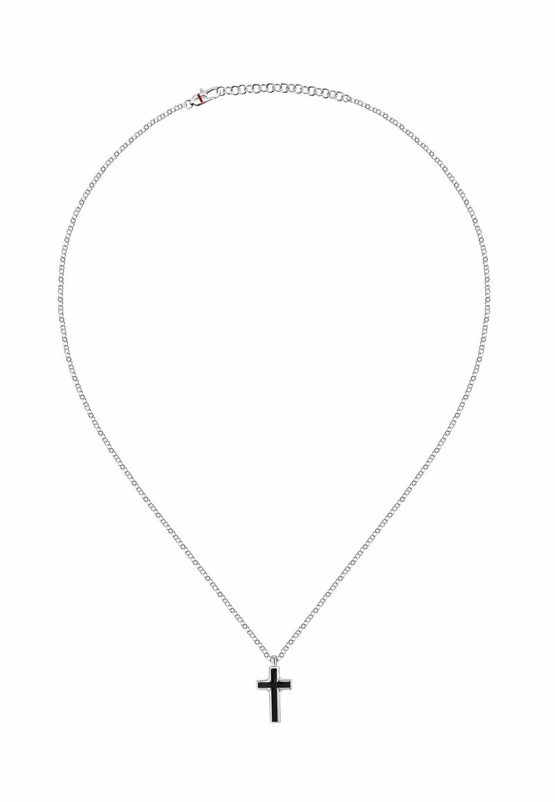 Collana in argento con pendente a croce in smalto nero. La catena presenta piccole maglie rotonde; la croce ha un design elegante e moderno.