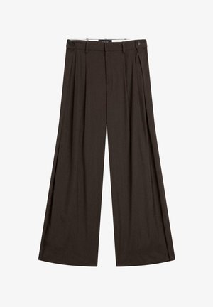 Braune weit geschnittene Hose aus leichtem Stoff, mit vorderen Falten, zwei Seitentaschen und einem einzelnen Knopfverschluss.