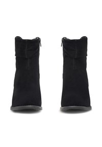 Čierne semišové členkové topánky s okrúhlou špičkou, hladkou textúrou a bočným zipsom. Vrchná časť má voľný dizajn pre pohodlné nosenie.
