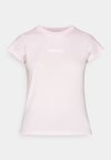 ESSENTIALS LINEAR - Lihtne T-särk - clear pink/white