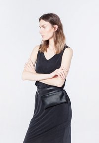 BALAGAN SHUK - Pikkulaukku - black