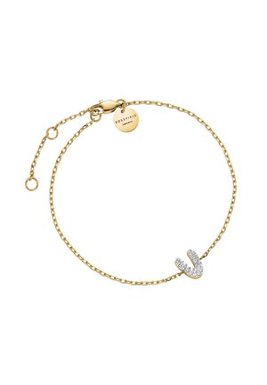 Pulsera de cadena de oro con un cierre, que presenta un colgante en forma de 'U' en color plateado, adornado con cristales, y una etiqueta de marca redonda.