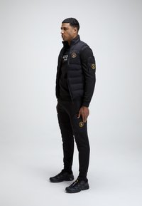 Alessandro Zavetti ZAVETTI CANADA ATLIRO GILET - Vesta - black