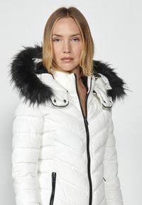 Koroshi PADDED - Téli dzseki - blanco   white