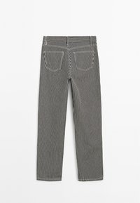 Pantaloni a righe bianche e nere con taglio dritto, dotati di una vita, due tasche posteriori e dettagli di cucitura bianchi.