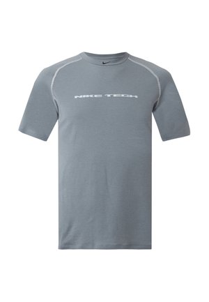 Nike Sportswear, M NK DF TECH PRO SS - Тениска с щампа - cool grey/wolf grey/black