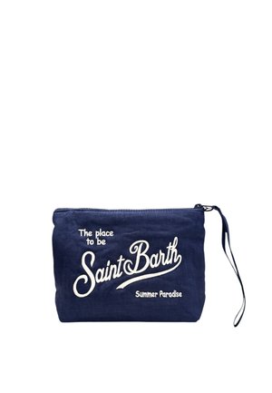 Pochette bleu marine zippée avec bracelet pour poignet et texte blanc indiquant "The place to be Saint Barth Summer Paradise."