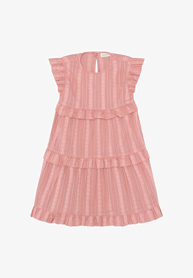 Robe rose sans manches pour tout-petit avec couches à volants, rayures verticales texturées et fermeture à bouton avec œillet à l'encolure arrière.