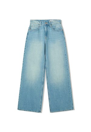 Jeans a gamba larga di colore azzurro chiaro in denim, con vita alta, tre tasche frontali e chiusura a bottoni con cuciture a contrasto.