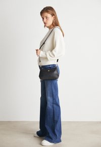 Tommy Hilfiger STAPLE CROSSOVER - Cross body bag - black