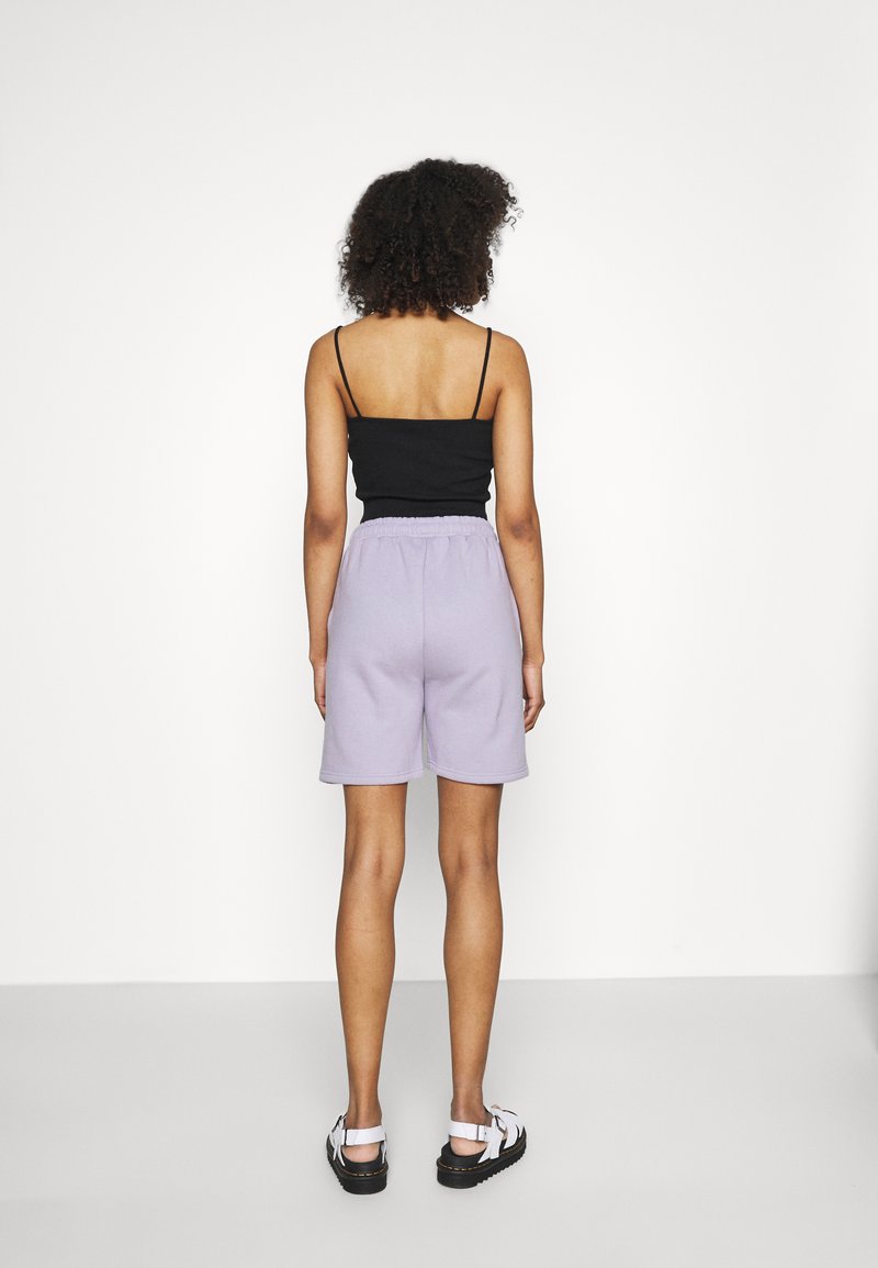 Damen Kleider | Nicki Studios LOGO COLLAGE Shorts violet ice/flieder - TY35025 Damen Kleider | Nicki Studios LOGO COLLAGE Shorts violet ice/flieder - TY35025