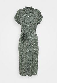 Abito verde con stampa leopardata, maniche corte, apertura frontale con bottoni, colletto e dettaglio cintura annodata. Tessuto leggero con una texture liscia.