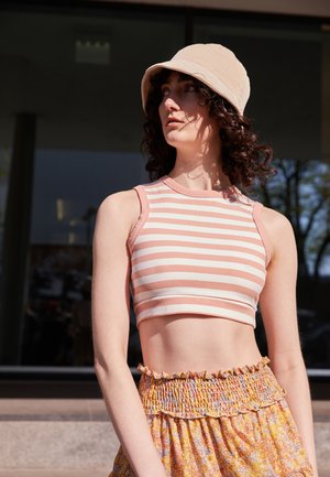 Top - coral pink/white