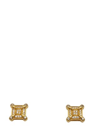 Goldene Ohrstecker in quadratischer Form mit strukturierten Kanten und mehreren kleinen, eingelassenen klaren Steinen für zusätzlichen Glanz.