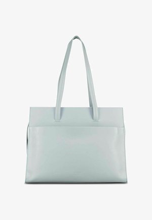 Bolso tote rectangular de cuero azul claro con dos asas largas y un bolsillo frontal, mostrado sobre fondo blanco.