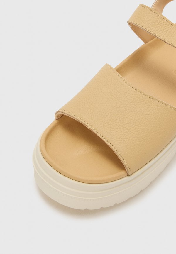 CHUCK TAYLOR - Platform sandals2