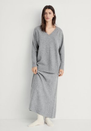Mango V-NECK - Striktrøje - grey