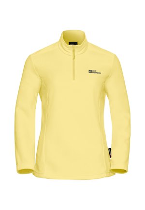Gele fleece pullover met een hoge kraag en een kwart rits, voorzien van een klein zwart logo op de bovenste linkerkant en een label aan de zijkant.