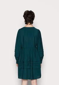 Vero Moda Vapaa-ajan mekko - dark green