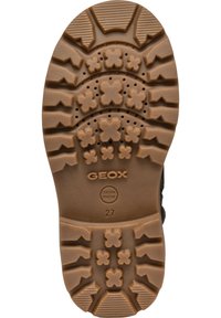Suola in gomma marrone con grip testurizzato. Presenta un motivo di fiori e linee per la trazione. Marcato con "GEOX," "BREVETTO ITALIANO" e taglia 27.