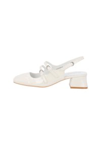 Tacchi slingback in patent leather bianco lucido con punta affusolata, dotati di due cinturini regolabili e un tacco a blocco quadrato.