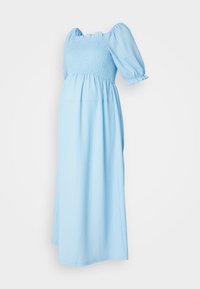 Rochie de maternitate lungă, de culoare albastru deschis, cu corp smockat, mâneci bufante și fustă fluidă. Confectionată dintr-un material texturat, prezintă un volum subtil.