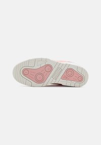 Puma SLIPSTREAM  - Joggesko - white/peach smoothie