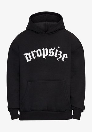 Crna kapuljača s prednjim džepom, rebrastim manžetama i kapuljačom. Veliki bijeli natpis "dropsize" istaknuto prikazan na prsima.