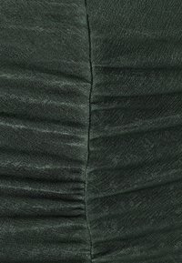 Unselected, khaki