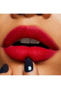 MAC POWDER KISS LIQUID LIPCOLOR - Rossetto liquido - haute pants