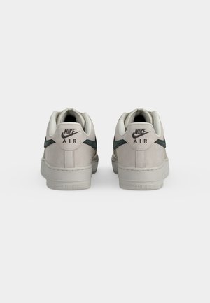 Nike Air Force 1 '07 LV8 'Phantom Cream' — foto 4