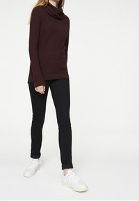 ARMEDANGELS Strickpullover - bordeaux
