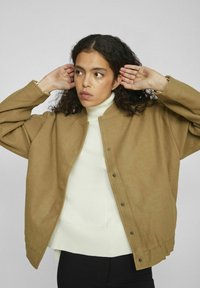 VILA Bomber jakna - gothic olive