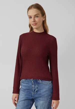 - Sweter