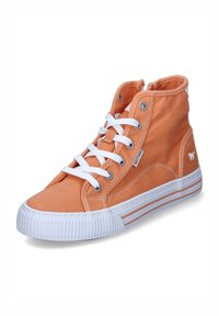 Hochschaft-Sneaker aus orangefarbenem Canvas mit weißen Schnürsenkeln. Sie verfügen über eine strukturierte Gummisohle und silberne Ösen, akzentuiert mit weißen und orangefarbenen Streifen.